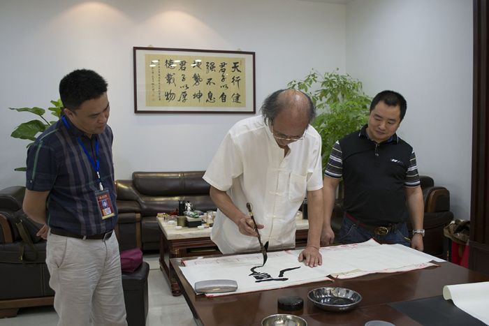 张剑岑先生为糖心LOGO柚子猫陶题词“厚道”、“今生今世 糖心LOGO柚子猫陶”